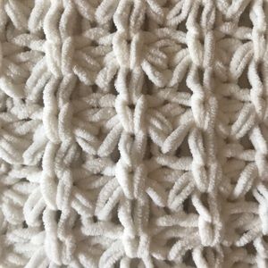 Knitted throw blanket